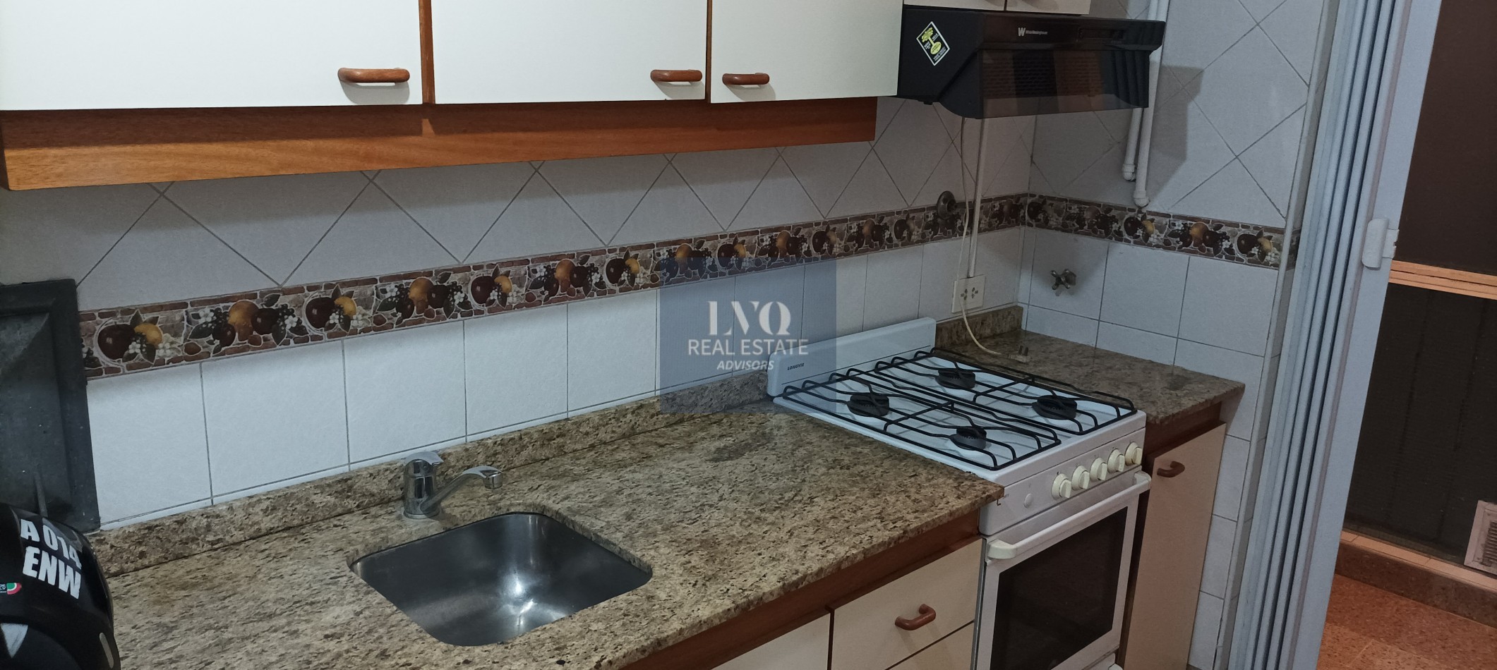 BELGRANO 4 Ambientes muy amplios 90m2 + Balcon 8m2 corrido al Frente TODO LUZ + Dep. de Servicio c/ baño - Recien pintado + Pisos de parquet restaurados e hidrolaqueados a nuevo.