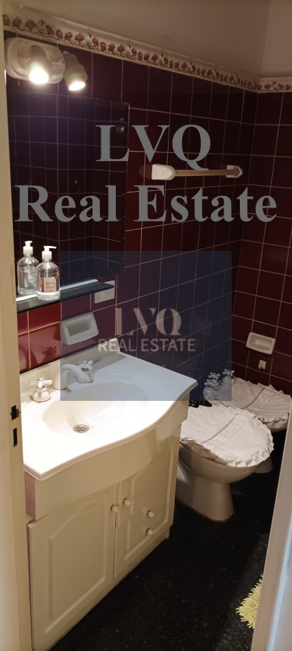 Semi Piso con Palier y ascensor Privados 3 Ambientes muy amplios 120m²- Balcon corrido al frente. 2 habitaciones muy amplias a contrafrente + escritorio o, play room o dep. de servicios al frente. 3 Baños.-