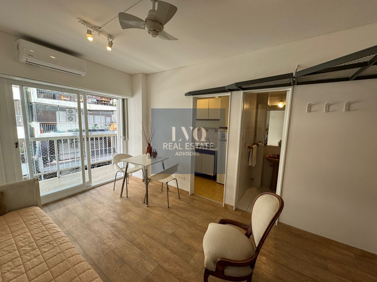 RECOLETA 1 ambiente MONTEVIDEO 1192 Piso 5 Depto A TODO LUZ+BALCON CORRIDO+Cocina ind.+Baño Completo - RECICLADO + AMOBLADO - IDEAL AirBnB