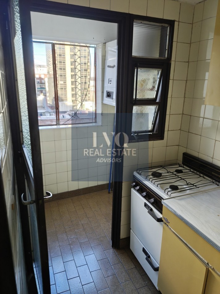 RECOLETA 1 Ambiente RESERVADO - MUY AMPLIO + BALCON - Superficie 31m² aprox.- Cocina + Lavadero independiente suoer LUMINOSO. Con ventanales externos al frente sobre la calle Riobamba Ambiente Ppal. con acceso a Cocina con amplio espacio Heladera y Baño c