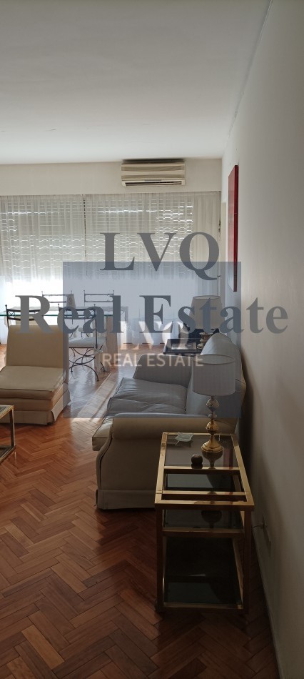 Semi Piso con Palier y ascensor Privados 3 Ambientes muy amplios 120m²- Balcon corrido al frente. 2 habitaciones muy amplias a contrafrente + escritorio o, play room o dep. de servicios al frente. 3 Baños.-