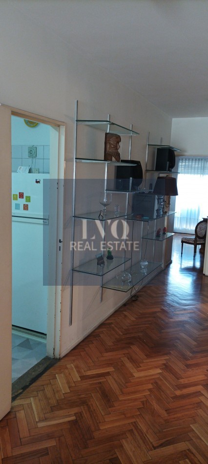 Semi Piso con Palier y ascensor Privados 3 Ambientes muy amplios 120m²- Balcon corrido al frente. 2 habitaciones muy amplias a contrafrente + escritorio o, play room o dep. de servicios al frente. 3 Baños.-
