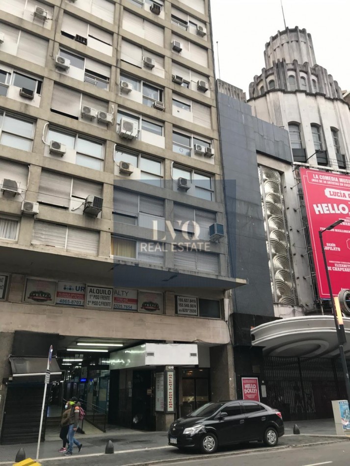 OBELISCO 1 Ambiente amplio 25m² aprox.- En Buen Edificio ZONA TEATROS sobre la Av. Corrientes Con ventanal externo luminoso al contra frente: Ambiente Ppal. con Baño completo + Cocina kitchenette.