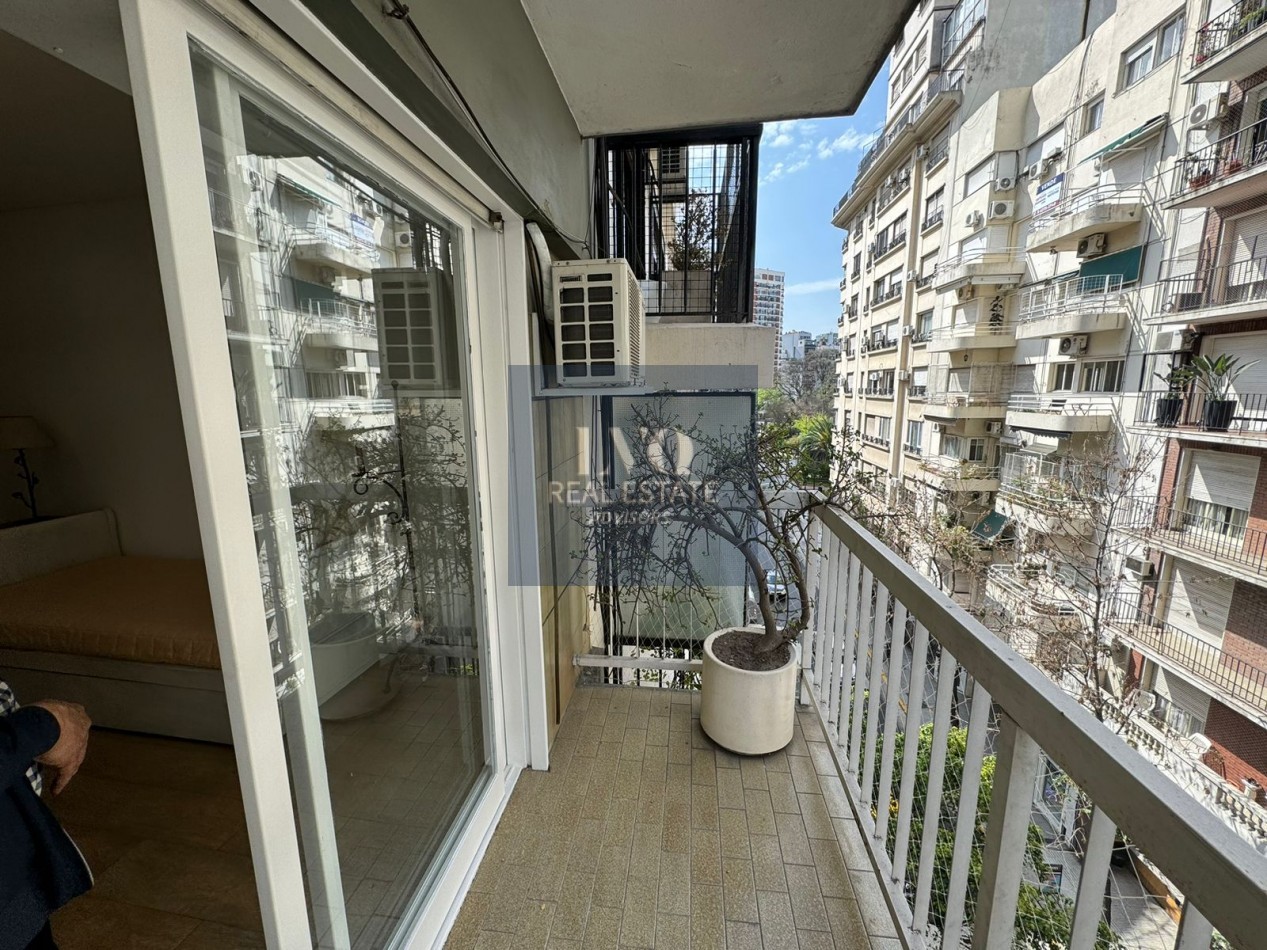 RECOLETA 1 ambiente MONTEVIDEO 1192 Piso 5 Depto A TODO LUZ+BALCON CORRIDO+Cocina ind.+Baño Completo - RECICLADO + AMOBLADO - IDEAL AirBnB