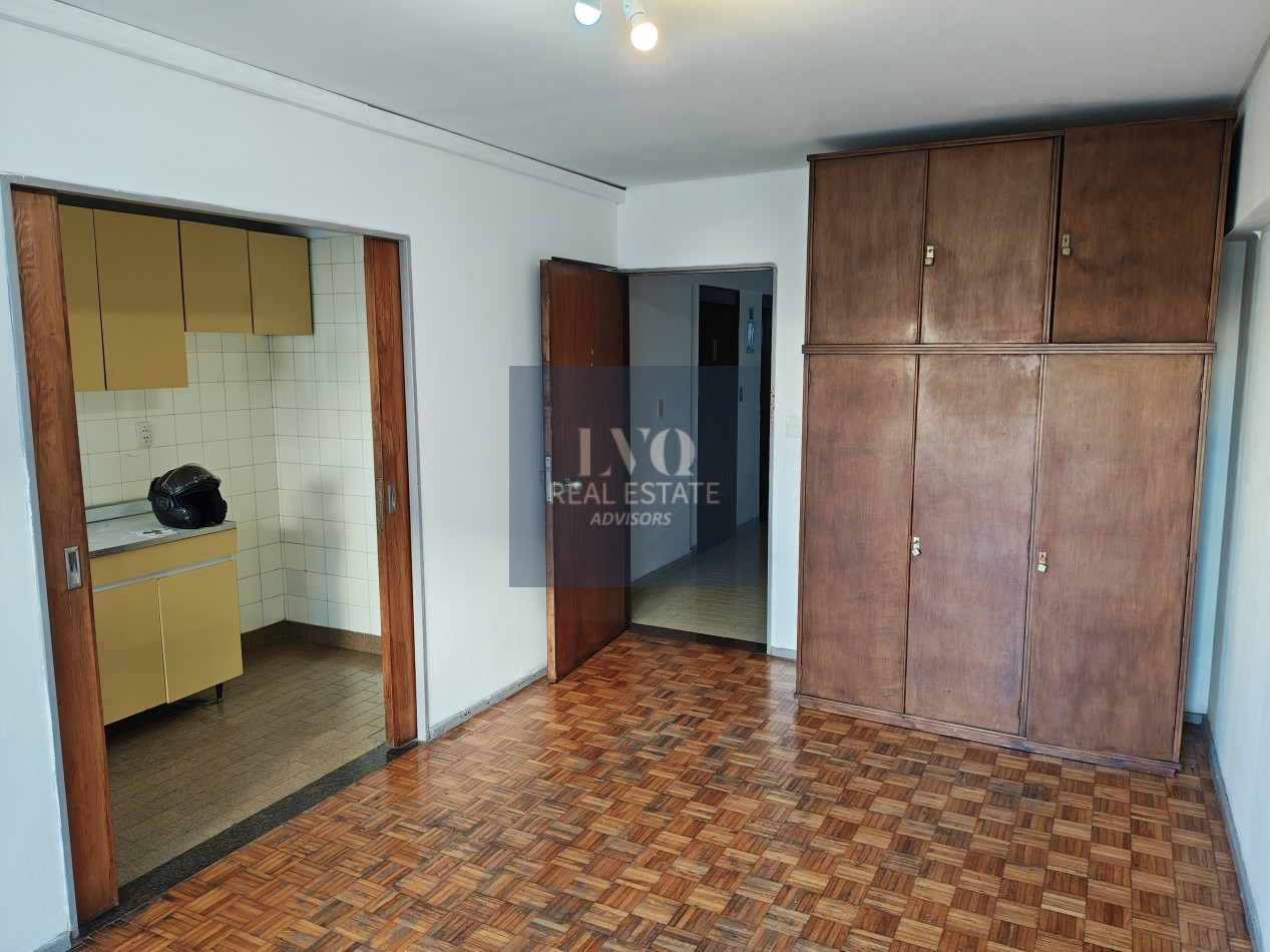 RECOLETA 1 Ambiente RESERVADO - MUY AMPLIO + BALCON - Superficie 31m² aprox.- Cocina + Lavadero independiente suoer LUMINOSO. Con ventanales externos al frente sobre la calle Riobamba Ambiente Ppal. con acceso a Cocina con amplio espacio Heladera y Baño c
