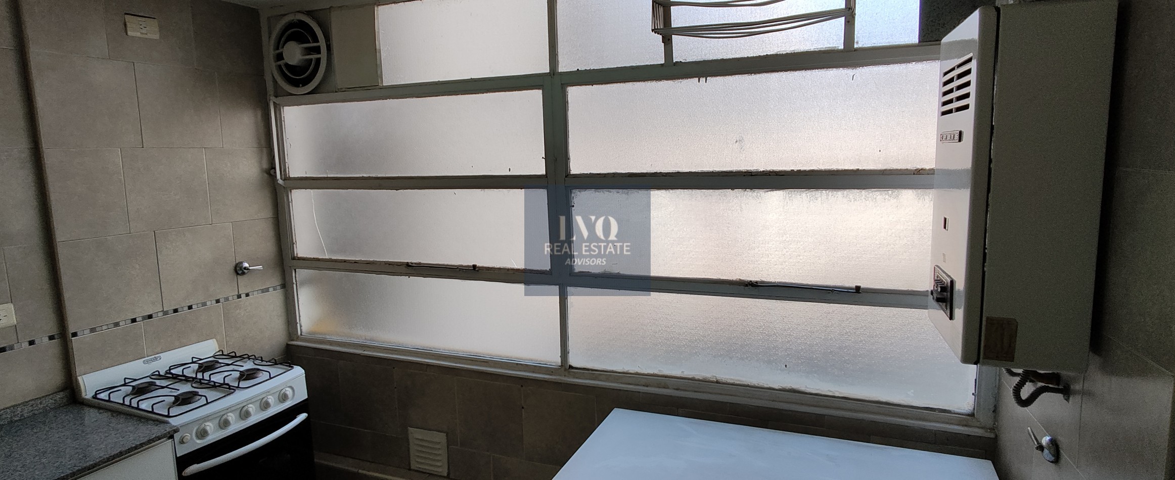 BARRIO NORTE 3 Ambientes ARENALES 2673 Piso 4. TODO LUZ+LIVING con BALCON CORRIDO+2 Habitaciones+Cocina independiente c/ comedor+Baño Completo+Toillette