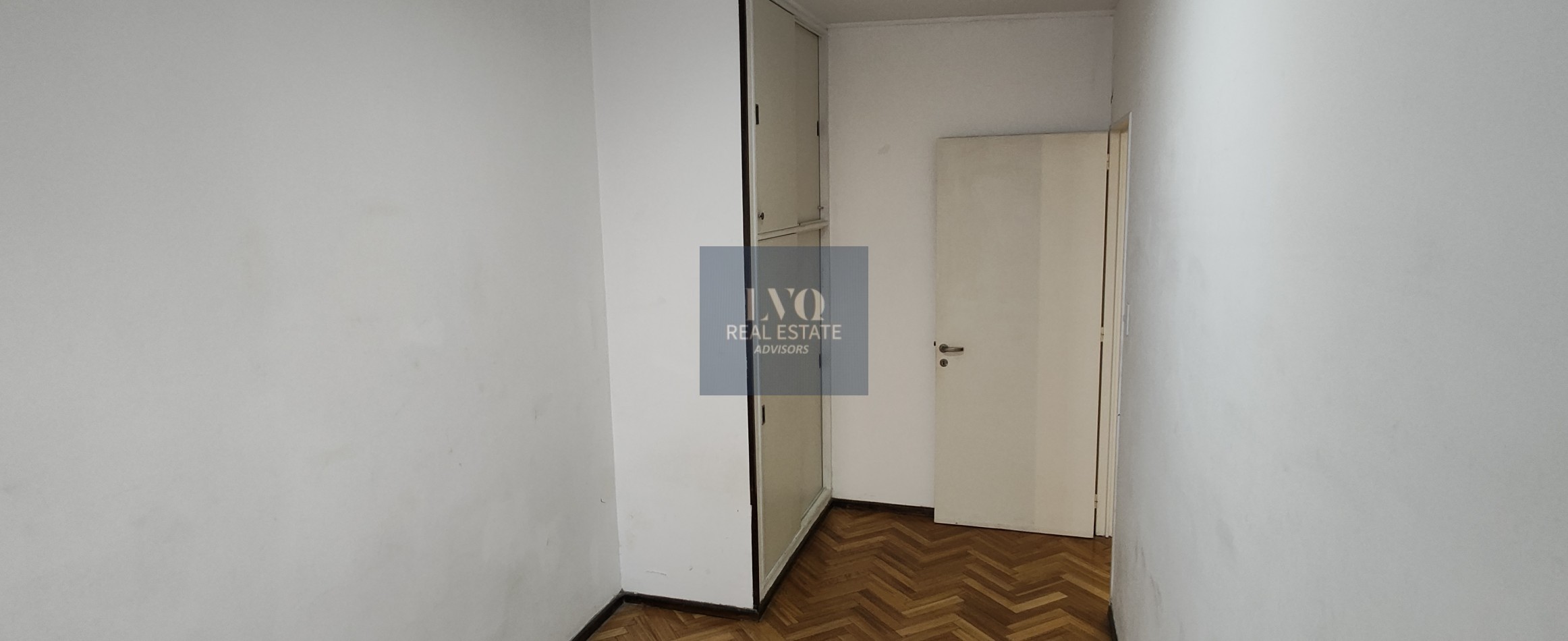 BARRIO NORTE 3 Ambientes ARENALES 2673 Piso 4. TODO LUZ+LIVING con BALCON CORRIDO+2 Habitaciones+Cocina independiente c/ comedor+Baño Completo+Toillette