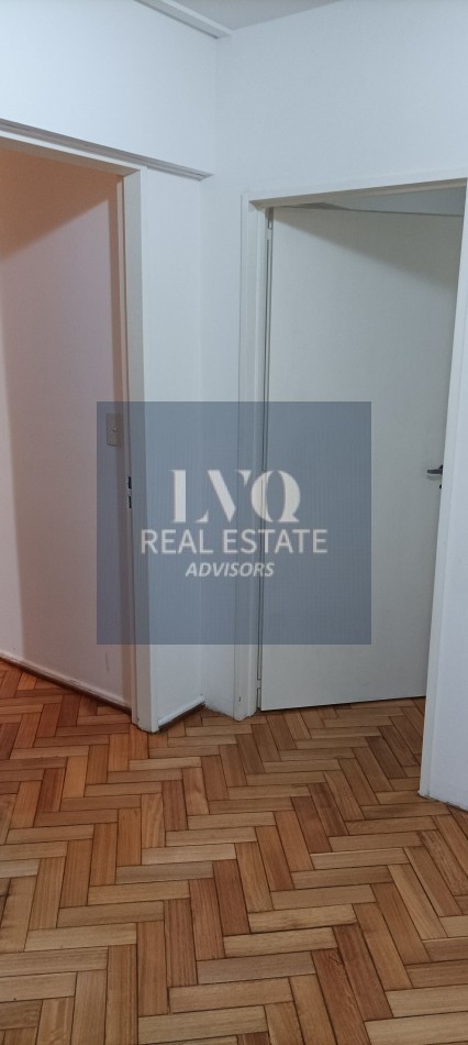 BELGRANO 4 Ambientes muy amplios 90m2 + Balcon 8m2 corrido al Frente TODO LUZ + Dep. de Servicio c/ baño - Recien pintado + Pisos de parquet restaurados e hidrolaqueados a nuevo.