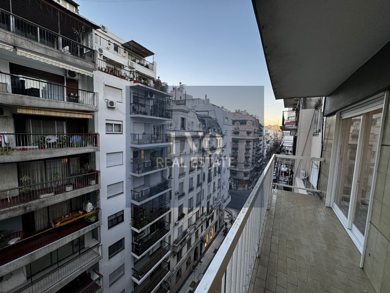 3 Ambientes con amplio living y balcon al frente en Montevideo y Arenales