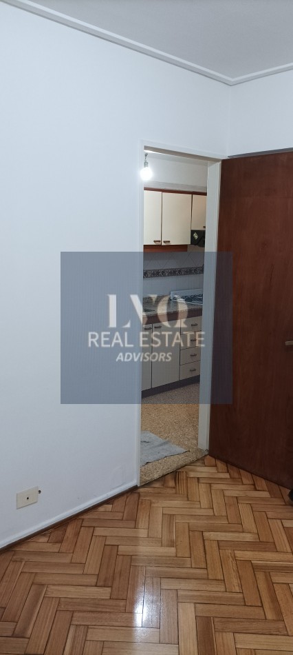 BELGRANO 4 Ambientes muy amplios 90m2 + Balcon 8m2 corrido al Frente TODO LUZ + Dep. de Servicio c/ baño - Recien pintado + Pisos de parquet restaurados e hidrolaqueados a nuevo.