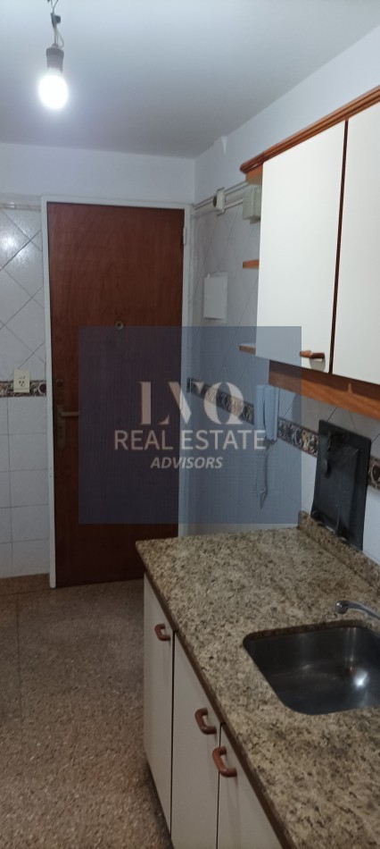 BELGRANO 4 Ambientes muy amplios 90m2 + Balcon 8m2 corrido al Frente TODO LUZ + Dep. de Servicio c/ baño - Recien pintado + Pisos de parquet restaurados e hidrolaqueados a nuevo.
