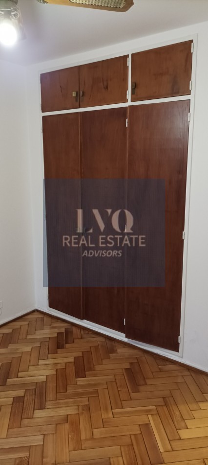 BELGRANO 4 Ambientes muy amplios 90m2 + Balcon 8m2 corrido al Frente TODO LUZ + Dep. de Servicio c/ baño - Recien pintado + Pisos de parquet restaurados e hidrolaqueados a nuevo.