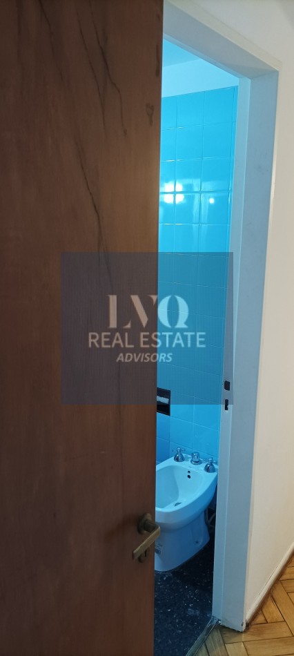 BELGRANO 4 Ambientes muy amplios 90m2 + Balcon 8m2 corrido al Frente TODO LUZ + Dep. de Servicio c/ baño - Recien pintado + Pisos de parquet restaurados e hidrolaqueados a nuevo.