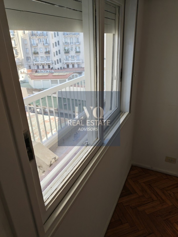 RETIRO 2 Ambientes 50m² con BALCON al confrente muy luminoso sobre la calle Esmerada e/ Av. Del Libertador y Arroyo. RECICLADO A NUEVO.-