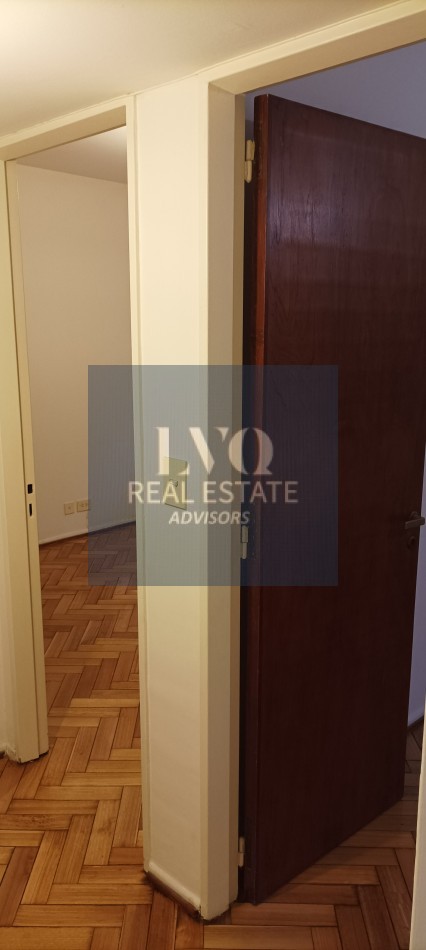 BELGRANO 4 Ambientes muy amplios 90m2 + Balcon 8m2 corrido al Frente TODO LUZ + Dep. de Servicio c/ baño - Recien pintado + Pisos de parquet restaurados e hidrolaqueados a nuevo.