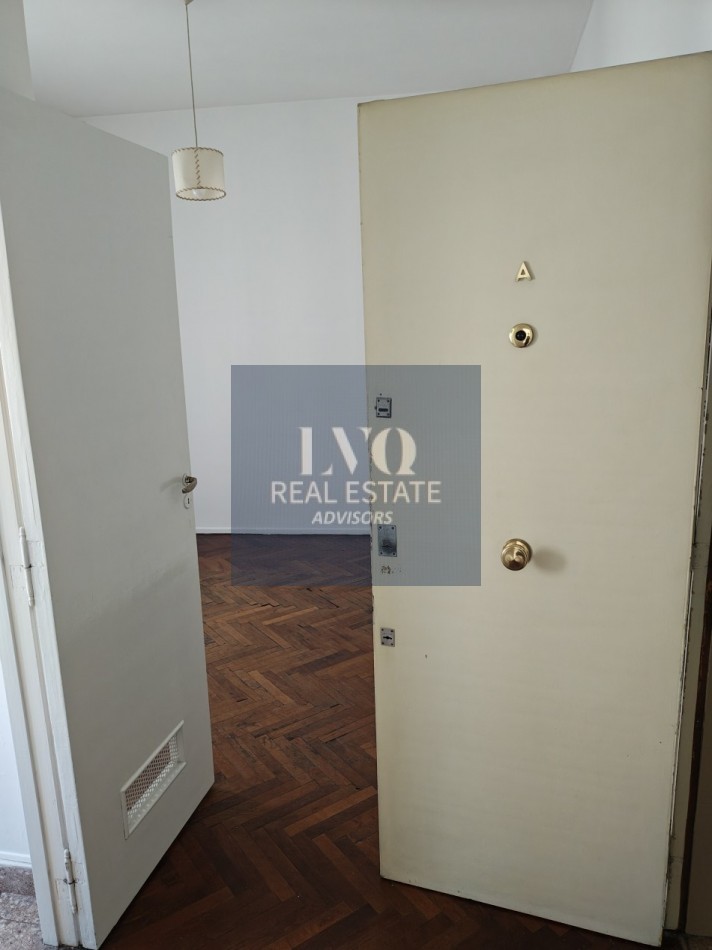 RECOLETA 2 Ambientes 50m²- TODO SOL - LUZ - Living muy amplio, 1 Dormitorio muy comodo con placares de guardado. Baño completo con bañera + Cocina independiente con ventana al frente, muy aireado. -