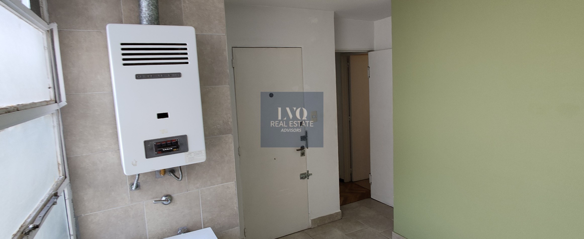 BARRIO NORTE 3 Ambientes ARENALES 2673 Piso 4. TODO LUZ+LIVING con BALCON CORRIDO+2 Habitaciones+Cocina independiente c/ comedor+Baño Completo+Toillette
