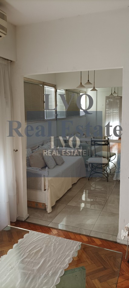 Semi Piso con Palier y ascensor Privados 3 Ambientes muy amplios 120m²- Balcon corrido al frente. 2 habitaciones muy amplias a contrafrente + escritorio o, play room o dep. de servicios al frente. 3 Baños.-