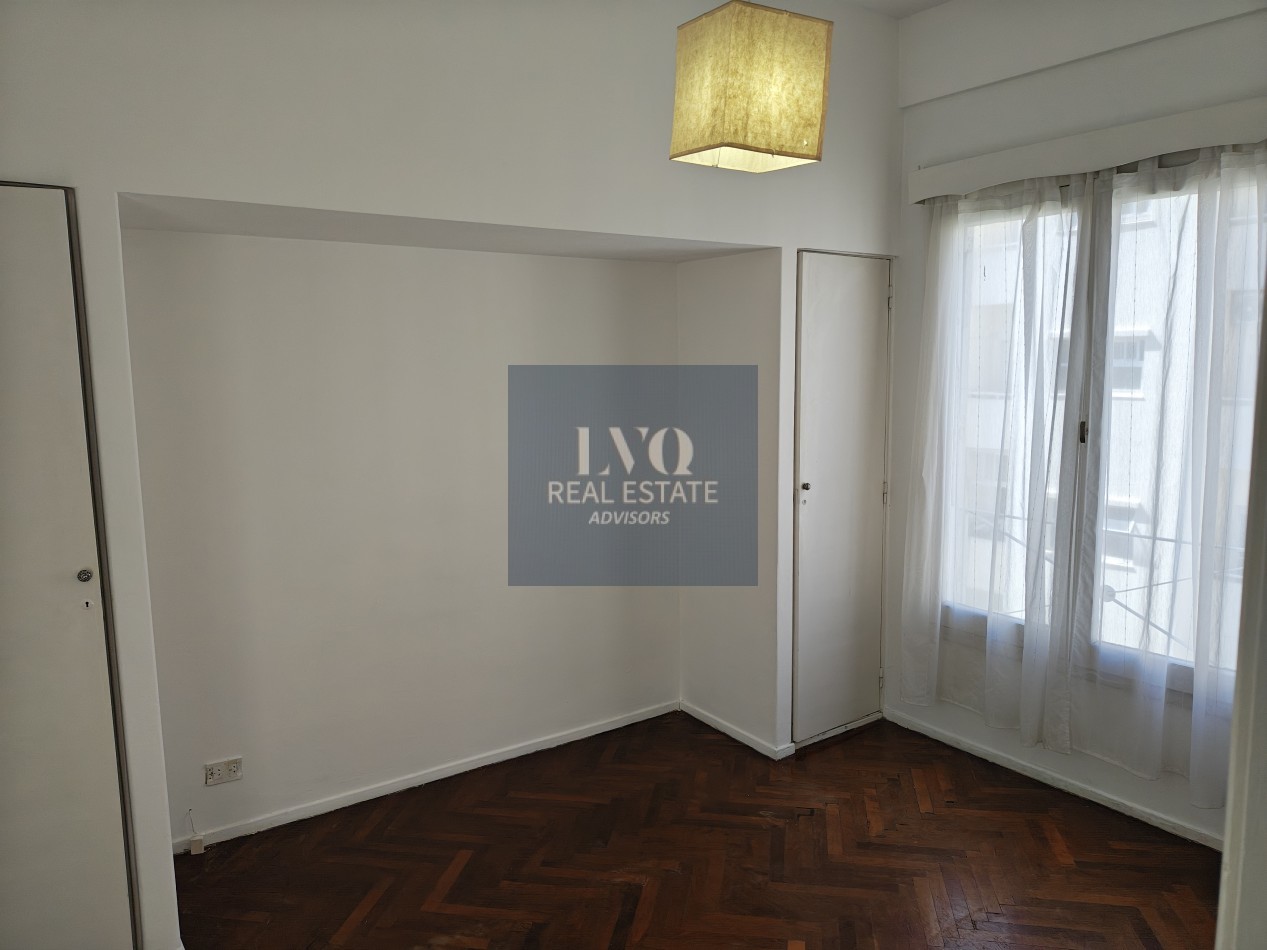RECOLETA 2 Ambientes 50m²- TODO SOL - LUZ - Living muy amplio, 1 Dormitorio muy comodo con placares de guardado. Baño completo con bañera + Cocina independiente con ventana al frente, muy aireado. -