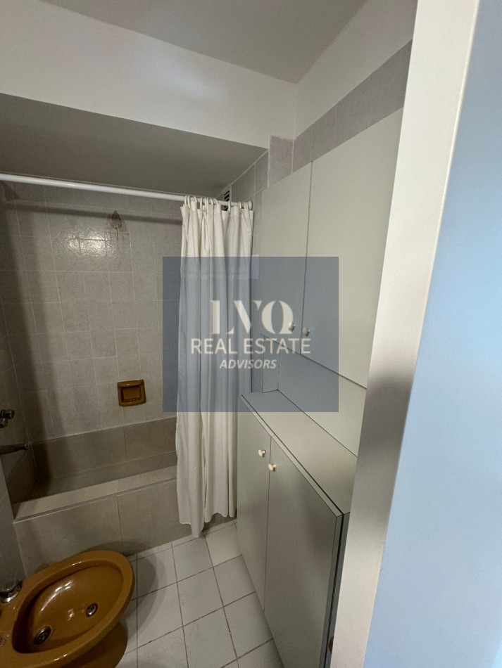 RECOLETA 1 ambiente MONTEVIDEO 1192 Piso 5 Depto A TODO LUZ+BALCON CORRIDO+Cocina ind.+Baño Completo - RECICLADO + AMOBLADO - IDEAL AirBnB