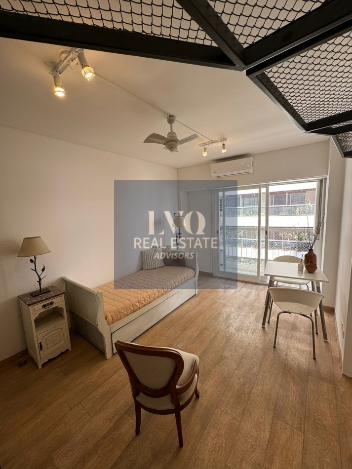 RECOLETA 1 ambiente MONTEVIDEO 1192 Piso 5 Depto A TODO LUZ+BALCON CORRIDO+Cocina ind.+Baño Completo - RECICLADO + AMOBLADO - IDEAL AirBnB