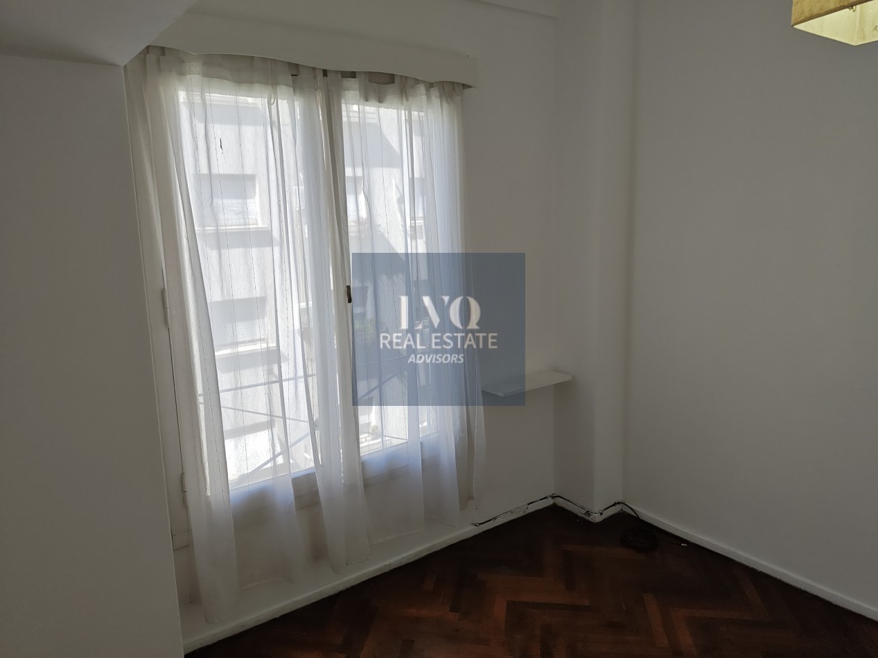 RECOLETA 2 Ambientes 50m²- TODO SOL - LUZ - Living muy amplio, 1 Dormitorio muy comodo con placares de guardado. Baño completo con bañera + Cocina independiente con ventana al frente, muy aireado. -