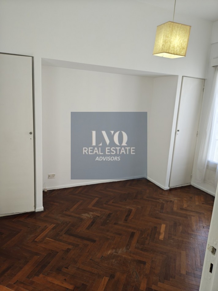 RECOLETA 2 Ambientes 50m²- TODO SOL - LUZ - Living muy amplio, 1 Dormitorio muy comodo con placares de guardado. Baño completo con bañera + Cocina independiente con ventana al frente, muy aireado. -