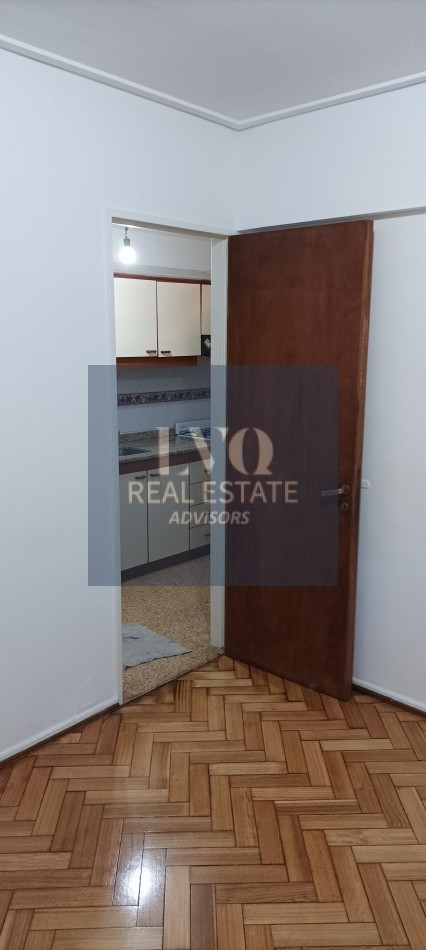 BELGRANO 4 Ambientes muy amplios 90m2 + Balcon 8m2 corrido al Frente TODO LUZ + Dep. de Servicio c/ baño - Recien pintado + Pisos de parquet restaurados e hidrolaqueados a nuevo.