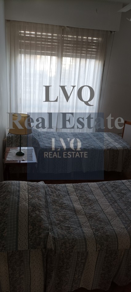 Semi Piso con Palier y ascensor Privados 3 Ambientes muy amplios 120m²- Balcon corrido al frente. 2 habitaciones muy amplias a contrafrente + escritorio o, play room o dep. de servicios al frente. 3 Baños.-