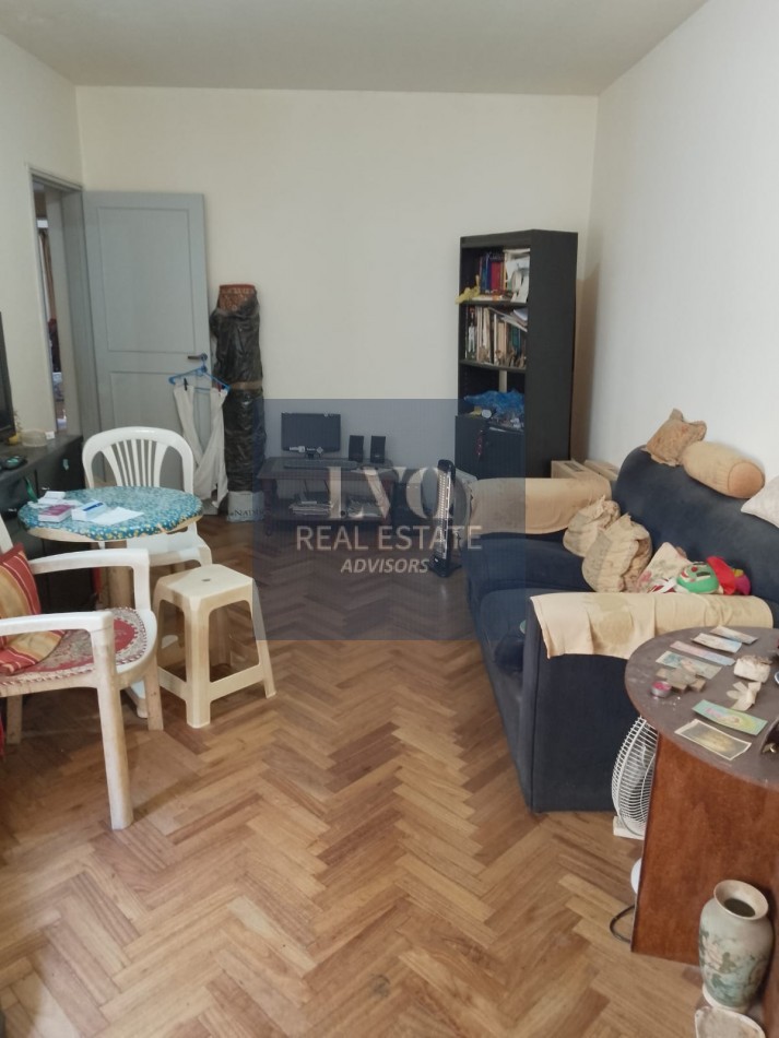 Plaza San Martin - San Nicolas 3 Ambientes amplios 55,90m²- RECICLAR! En Buen Edificio ZONA PLAZA San Martin, Cancilleria. Con ventanales externos luminoso al contra frente: 2 haabitaciones al frente y contrafrente, con Baño completo + Living Comedor +