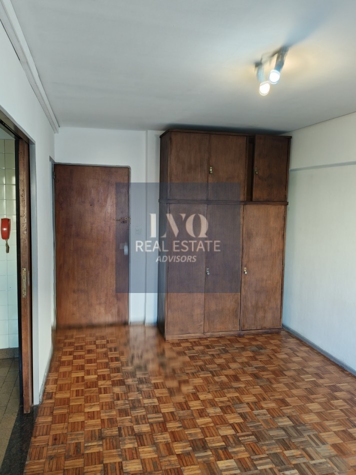 RECOLETA 1 Ambiente RESERVADO - MUY AMPLIO + BALCON - Superficie 31m² aprox.- Cocina + Lavadero independiente suoer LUMINOSO. Con ventanales externos al frente sobre la calle Riobamba Ambiente Ppal. con acceso a Cocina con amplio espacio Heladera y Baño c