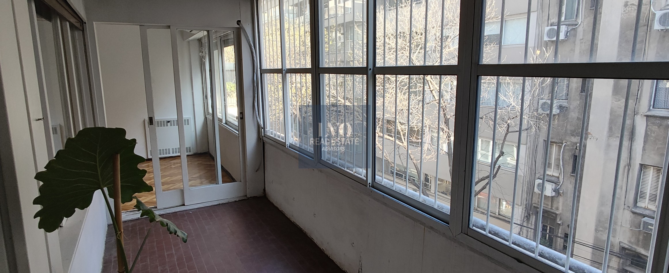 BARRIO NORTE 3 Ambientes ARENALES 2673 Piso 4. TODO LUZ+LIVING con BALCON CORRIDO+2 Habitaciones+Cocina independiente c/ comedor+Baño Completo+Toillette