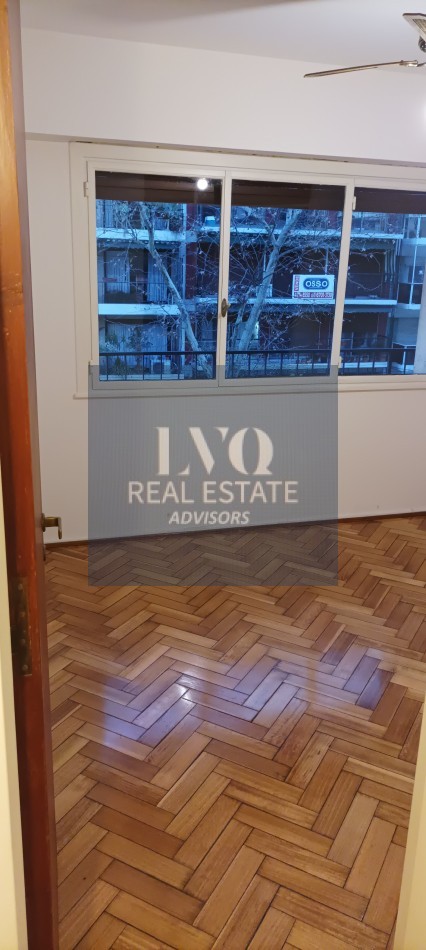 BELGRANO 4 Ambientes muy amplios 90m2 + Balcon 8m2 corrido al Frente TODO LUZ + Dep. de Servicio c/ baño - Recien pintado + Pisos de parquet restaurados e hidrolaqueados a nuevo.