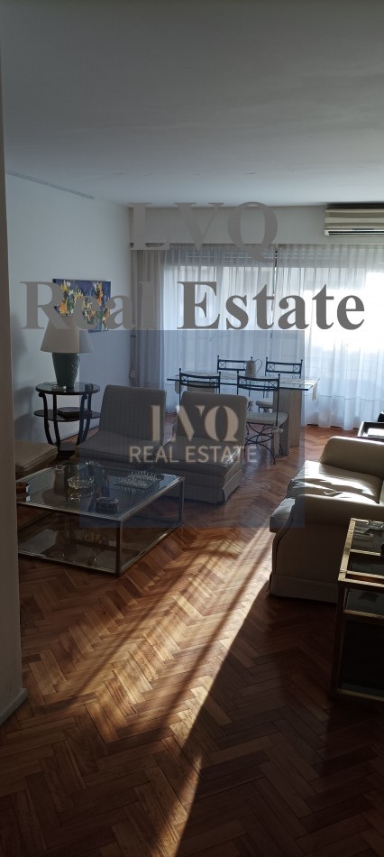Semi Piso con Palier y ascensor Privados 3 Ambientes muy amplios 120m²- Balcon corrido al frente. 2 habitaciones muy amplias a contrafrente + escritorio o, play room o dep. de servicios al frente. 3 Baños.-