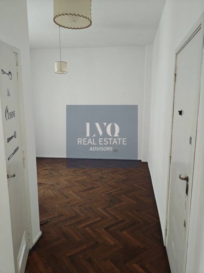 RECOLETA 2 Ambientes 38,88m²- TODO SOL - TODO LUZ - Living muy amplio, 1 Dormitorio muy comodo con placares de guardado. Baño completo con bañera + Cocina independiente con ventana al frente, DIVINO LIBRE DE GASTOS PARA EL VENDEDOR