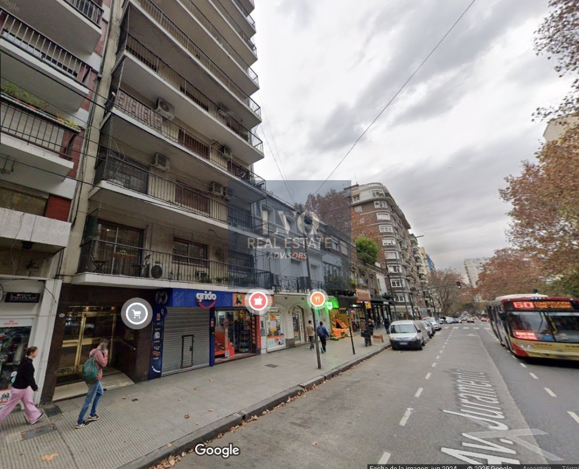 BELGRANO 4 Ambientes muy amplios 90m2 + Balcon 8m2 corrido al Frente TODO LUZ + Dep. de Servicio c/ baño - Recien pintado + Pisos de parquet restaurados e hidrolaqueados a nuevo.