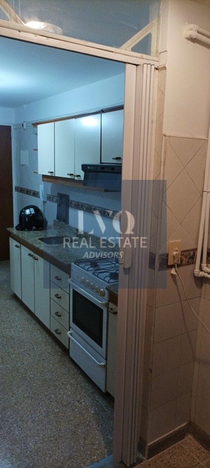 BELGRANO 4 Ambientes muy amplios 90m2 + Balcon 8m2 corrido al Frente TODO LUZ + Dep. de Servicio c/ baño - Recien pintado + Pisos de parquet restaurados e hidrolaqueados a nuevo.