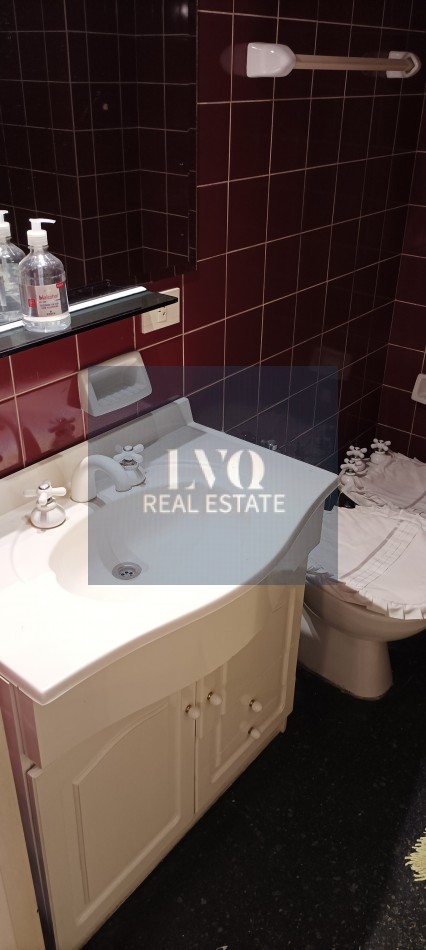 Semi Piso con Palier y ascensor Privados 3 Ambientes muy amplios 120m²- Balcon corrido al frente. 2 habitaciones muy amplias a contrafrente + escritorio o, play room o dep. de servicios al frente. 3 Baños.-