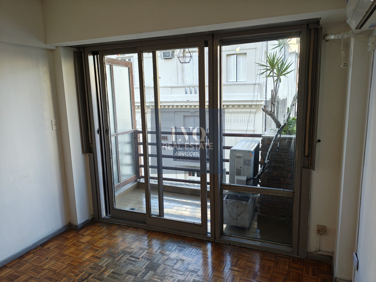 RECOLETA 1 Ambiente RESERVADO - MUY AMPLIO + BALCON - Superficie 31m² aprox.- Cocina + Lavadero independiente suoer LUMINOSO. Con ventanales externos al frente sobre la calle Riobamba Ambiente Ppal. con acceso a Cocina con amplio espacio Heladera y Baño c