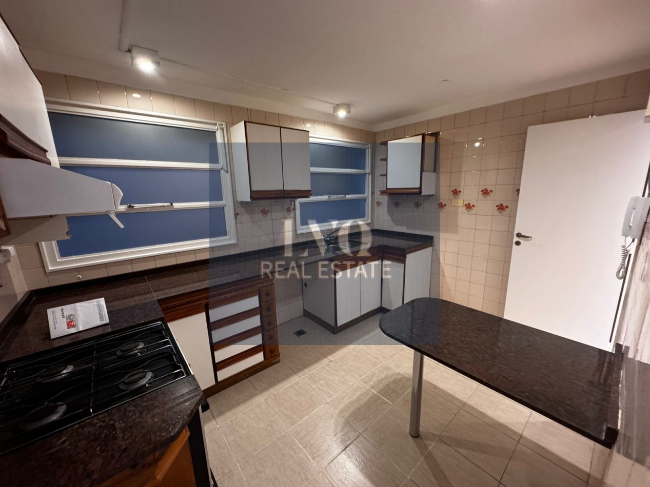 3 Ambientes con amplio living y balcon al frente en Montevideo y Arenales