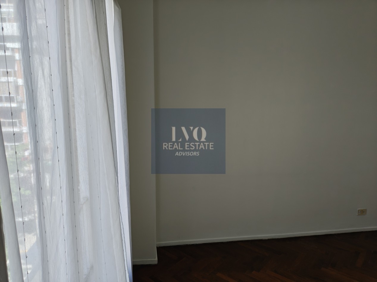 RECOLETA 2 Ambientes 50m²- TODO SOL - LUZ - Living muy amplio, 1 Dormitorio muy comodo con placares de guardado. Baño completo con bañera + Cocina independiente con ventana al frente, muy aireado. -