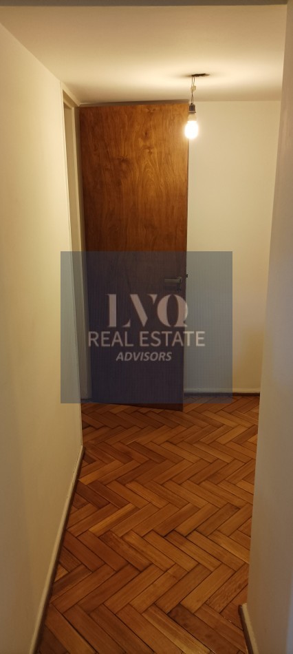 BELGRANO 4 Ambientes muy amplios 90m2 + Balcon 8m2 corrido al Frente TODO LUZ + Dep. de Servicio c/ baño - Recien pintado + Pisos de parquet restaurados e hidrolaqueados a nuevo.