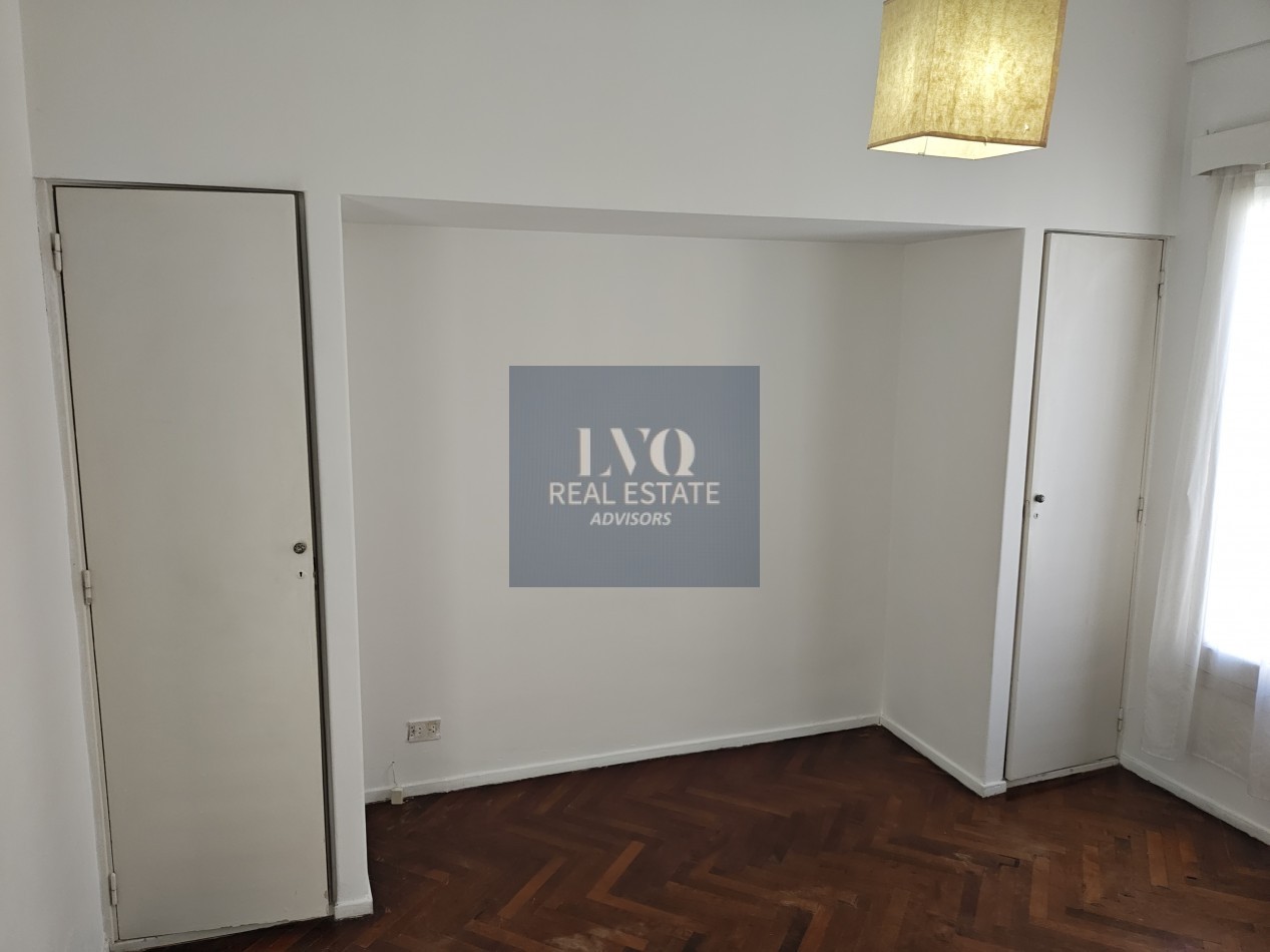 RECOLETA 2 Ambientes 50m²- TODO SOL - LUZ - Living muy amplio, 1 Dormitorio muy comodo con placares de guardado. Baño completo con bañera + Cocina independiente con ventana al frente, muy aireado. -