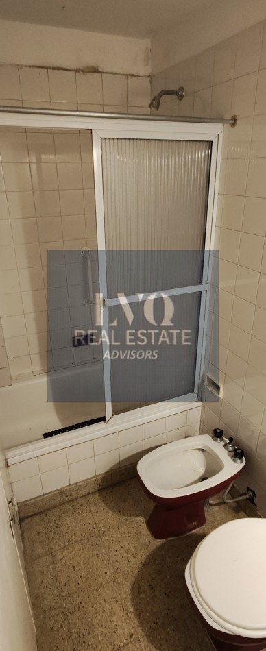 BARRIO NORTE 3 Ambientes ARENALES 2673 Piso 4. TODO LUZ+LIVING con BALCON CORRIDO+2 Habitaciones+Cocina independiente c/ comedor+Baño Completo+Toillette