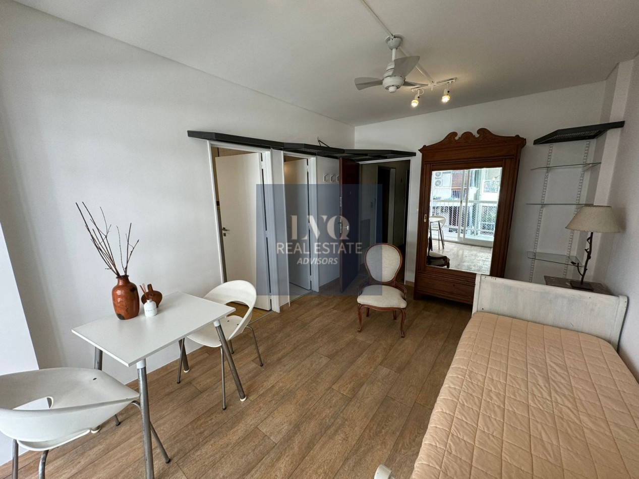 RECOLETA 1 ambiente MONTEVIDEO 1192 Piso 5 Depto A TODO LUZ+BALCON CORRIDO+Cocina ind.+Baño Completo - RECICLADO + AMOBLADO - IDEAL AirBnB