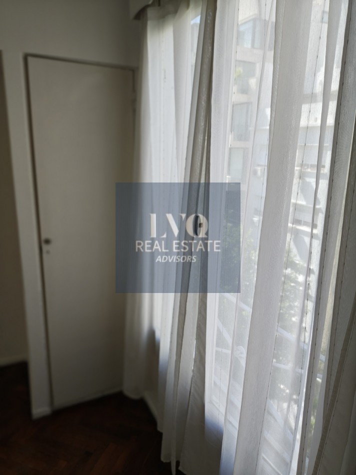 RECOLETA 2 Ambientes 50m²- TODO SOL - LUZ - Living muy amplio, 1 Dormitorio muy comodo con placares de guardado. Baño completo con bañera + Cocina independiente con ventana al frente, muy aireado. -