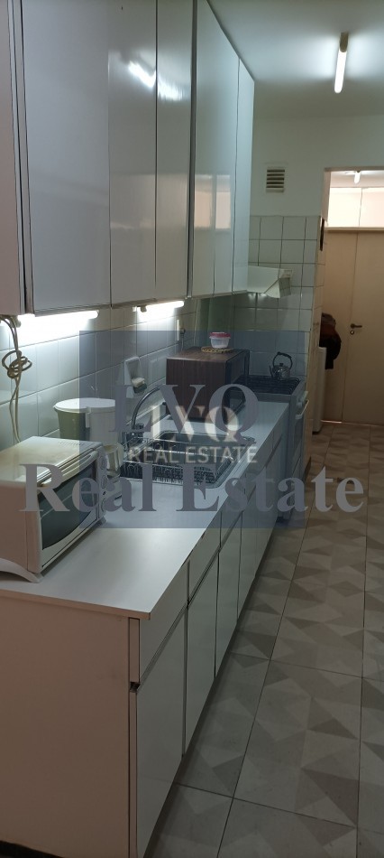 Semi Piso con Palier y ascensor Privados 3 Ambientes muy amplios 120m²- Balcon corrido al frente. 2 habitaciones muy amplias a contrafrente + escritorio o, play room o dep. de servicios al frente. 3 Baños.-