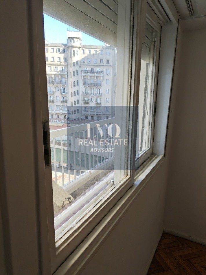 RETIRO 2 Ambientes 50m² con BALCON al confrente muy luminoso sobre la calle Esmerada e/ Av. Del Libertador y Arroyo. RECICLADO A NUEVO.-