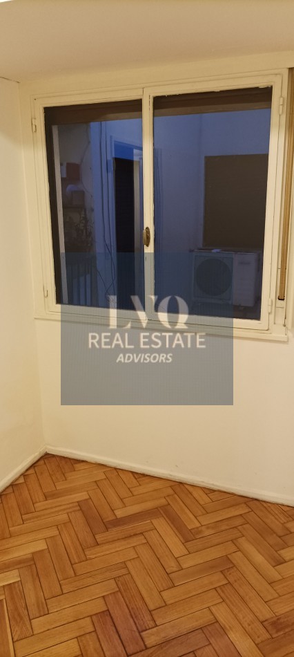 BELGRANO 4 Ambientes muy amplios 90m2 + Balcon 8m2 corrido al Frente TODO LUZ + Dep. de Servicio c/ baño - Recien pintado + Pisos de parquet restaurados e hidrolaqueados a nuevo.