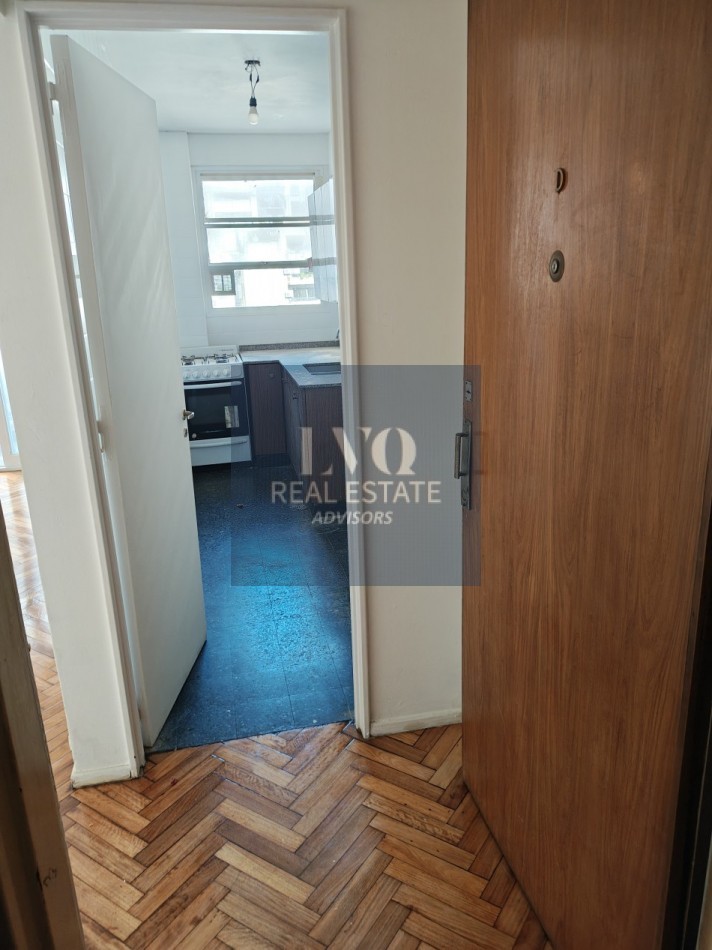 RETIRO 2 Ambientes 50m² con BALCON al confrente muy luminoso sobre la calle Esmerada e/ Av. Del Libertador y Arroyo. RECICLADO A NUEVO.-